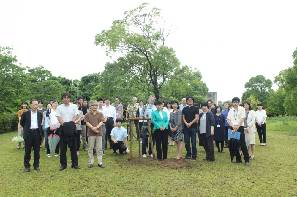 大学創立20周年記念植樹式の画像3