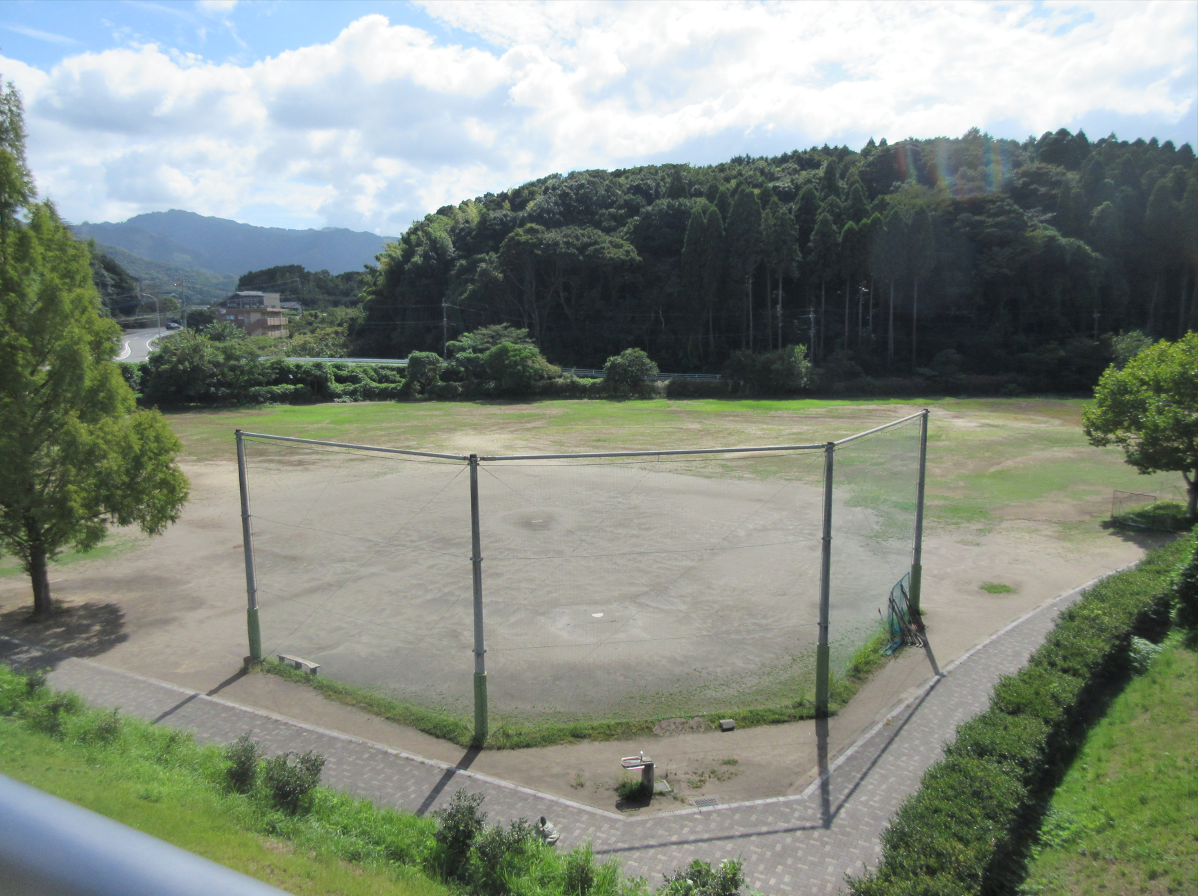 グラウンド